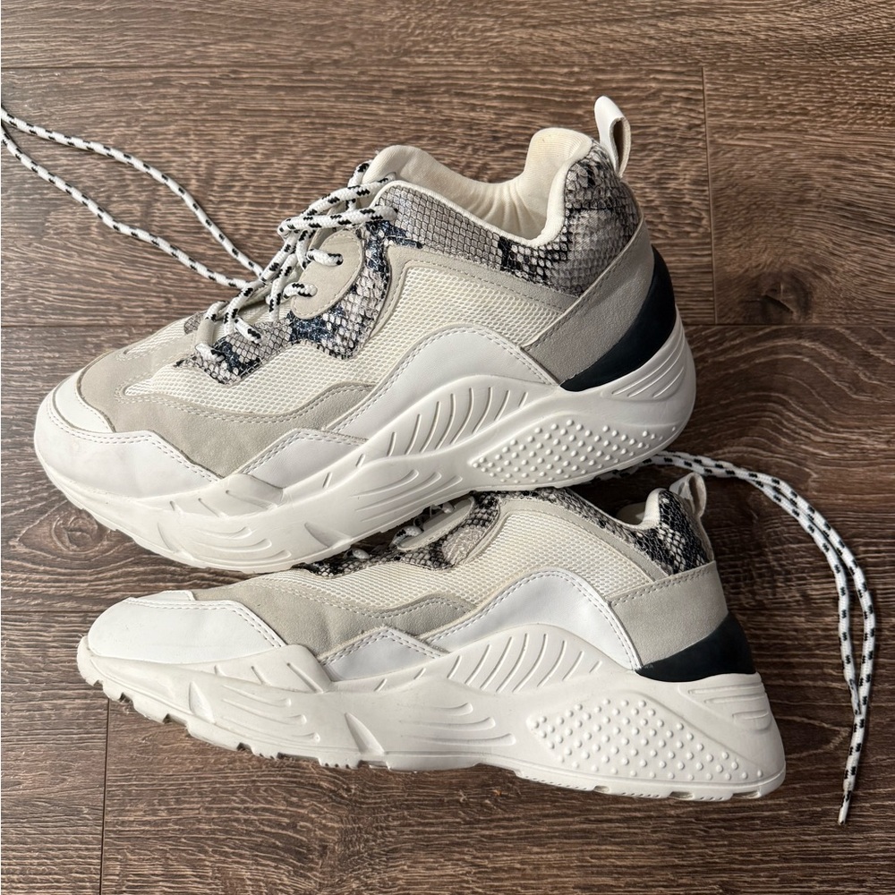Steve Madden Women's Sneakers in Cream and Black